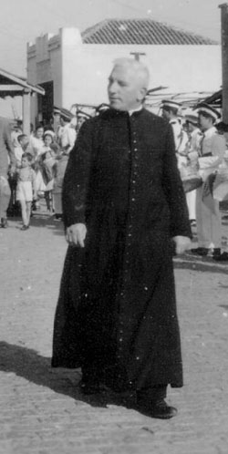 Pe. Francisco Mahr no anivers�rio de Luc�lia em 1957